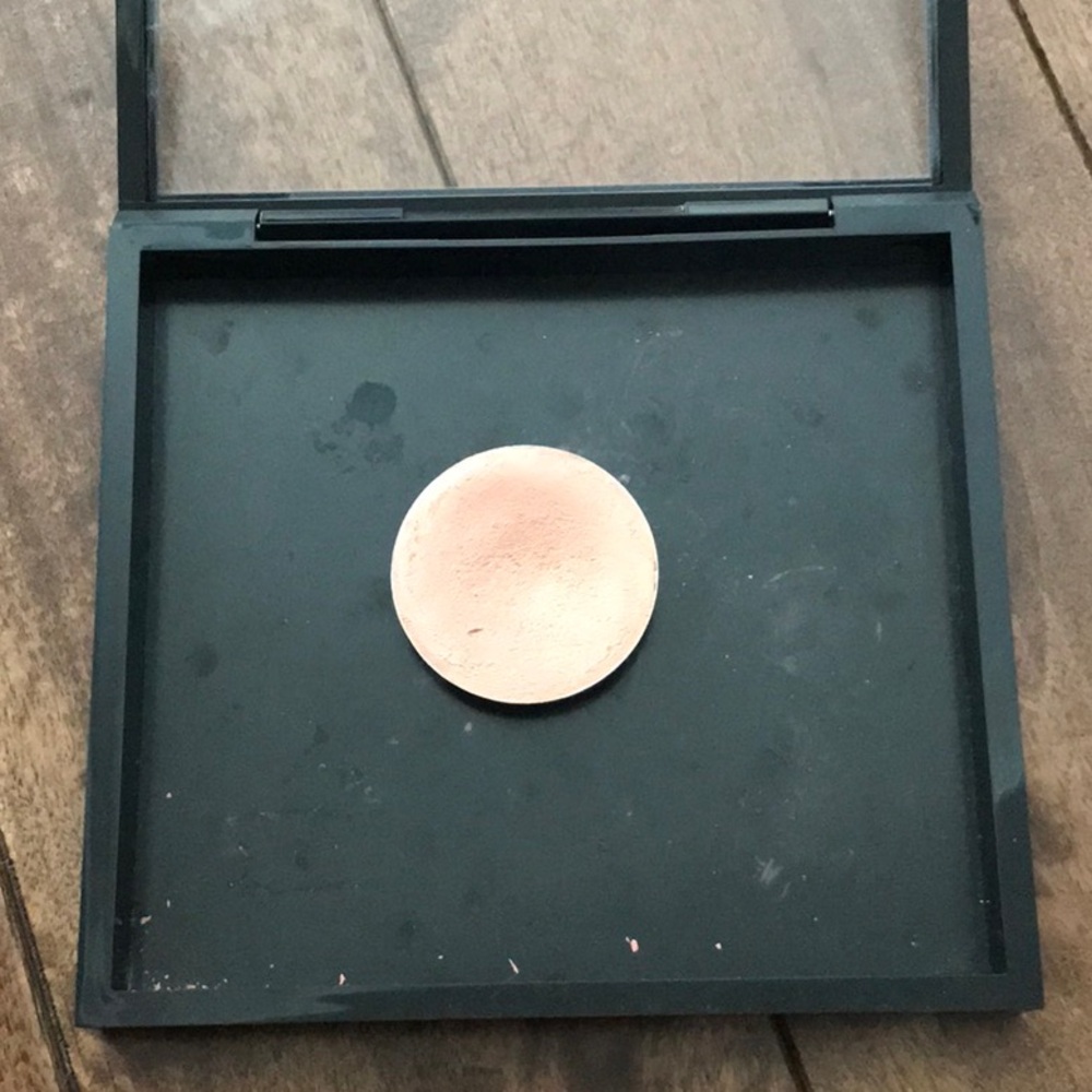 MAC Cosmetics Highlighter in Soft Peach